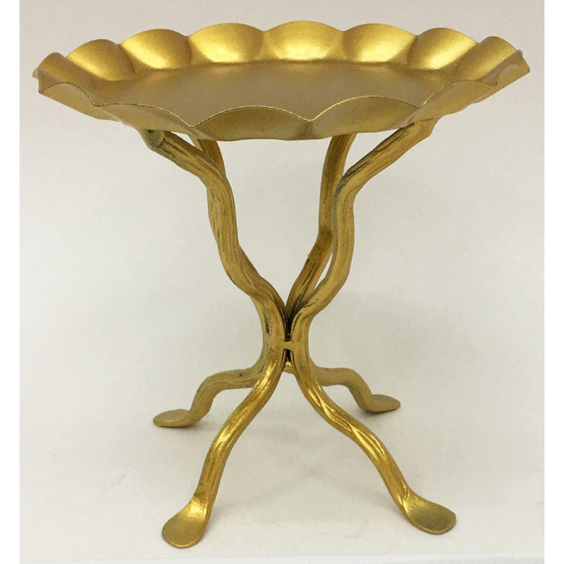 Round metal cake stand with curved steel legs 