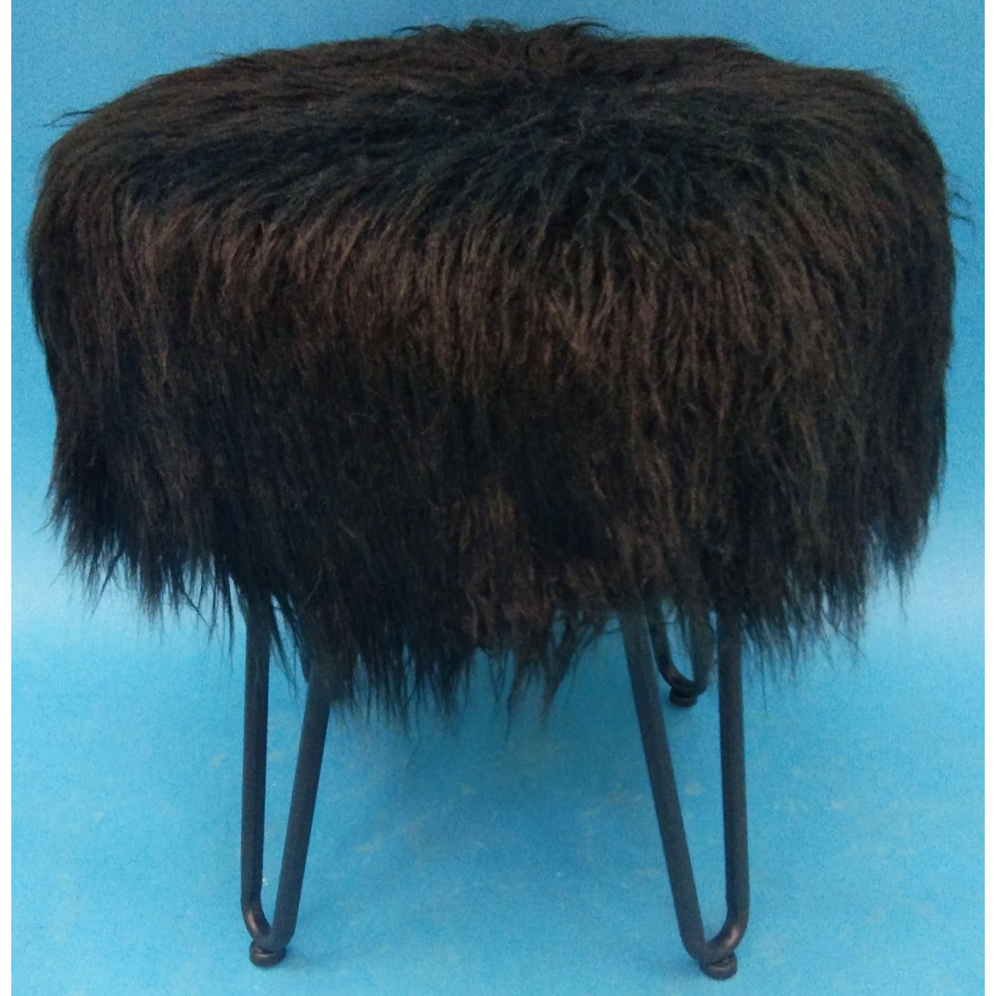 Round fake wool ottoman with metal legs