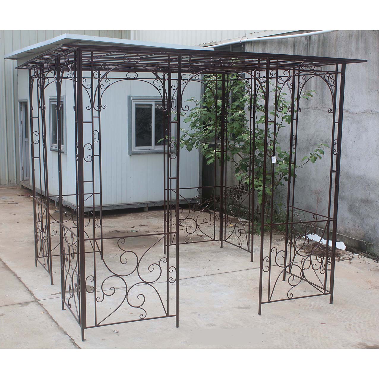 Square metal mongolian yurt with curved metal scroll